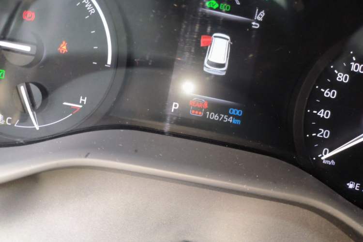 Used Toyota SIENNA 2021 2.5L Hybrid Premium Edition Odometer Close Up
