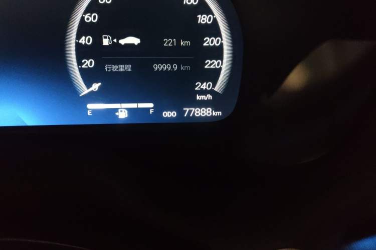 Used Toyota SIENNA 2021 2.5L Hybrid Platinum Edition Odometer Close Up