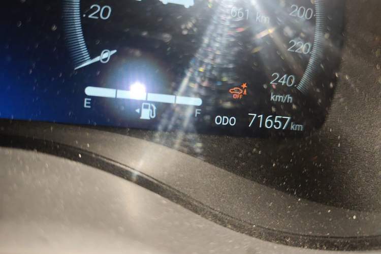 Used Toyota SIENNA 2021 2.5L Hybrid Platinum Edition Odometer Close Up