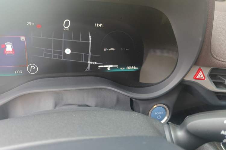 Used Toyota SIENNA 2021 2.5L Hybrid Platinum Edition Odometer Close Up