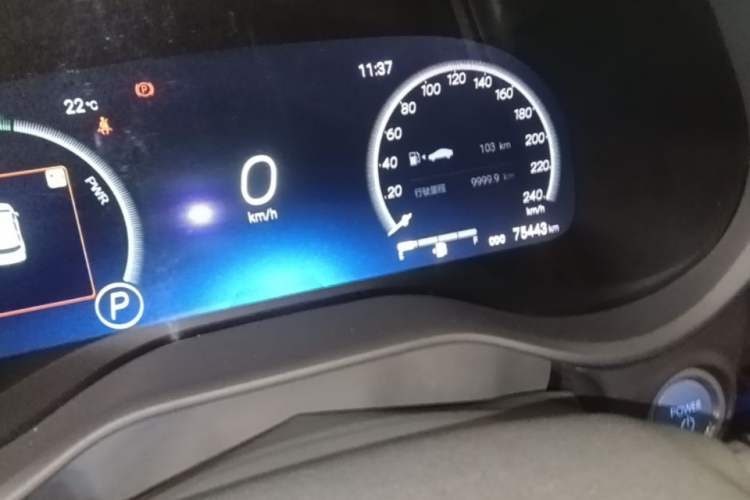 Used Toyota SIENNA 2021 2.5L Hybrid Platinum Edition Odometer Close Up