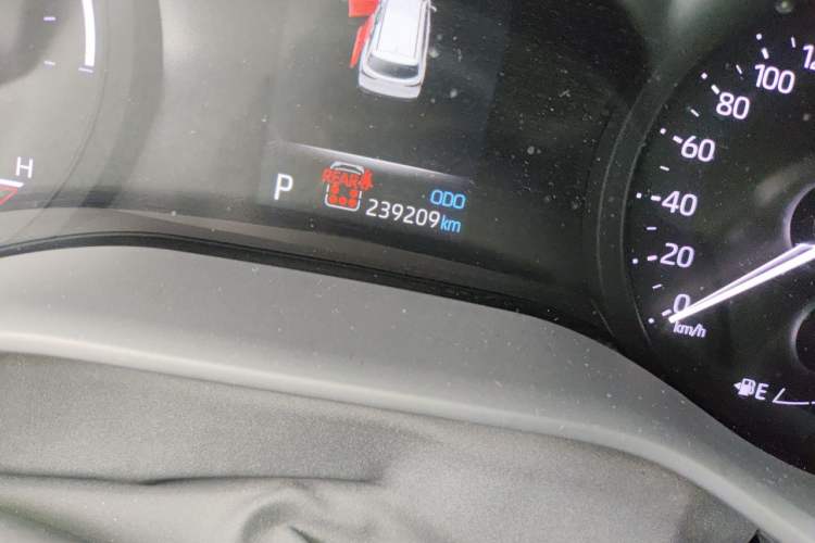 Used Toyota SIENNA 2021 2.5L Hybrid Luxury Edition Odometer Close Up