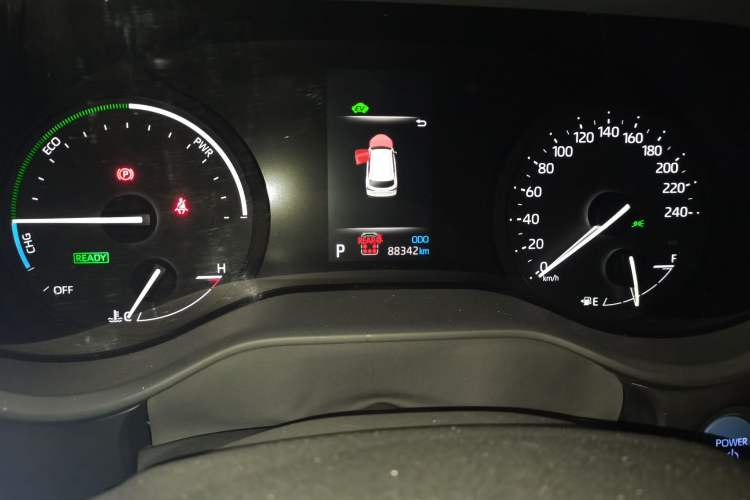 Used Toyota SIENNA 2021 2.5L Hybrid Premium Edition Odometer Close Up