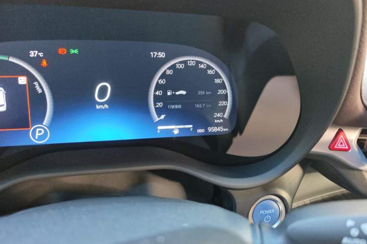 Used Toyota SIENNA 2021 2.5L Hybrid Platinum Edition Odometer Close Up