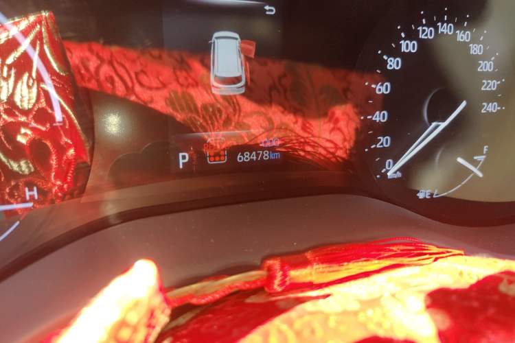 Used Toyota SIENNA 2021 2.5L Hybrid Premium Edition Odometer Close Up