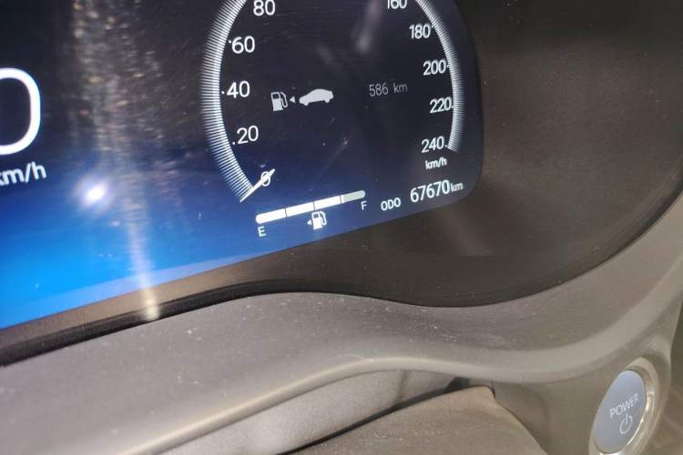 Used Toyota SIENNA 2021 2.5L Hybrid Platinum Edition Odometer Close Up