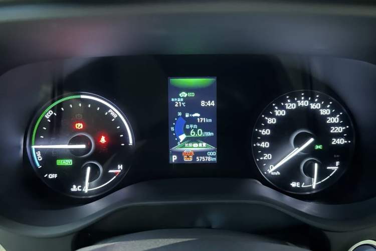Used Toyota SIENNA 2021 2.5L Hybrid Premium Edition Odometer Close Up