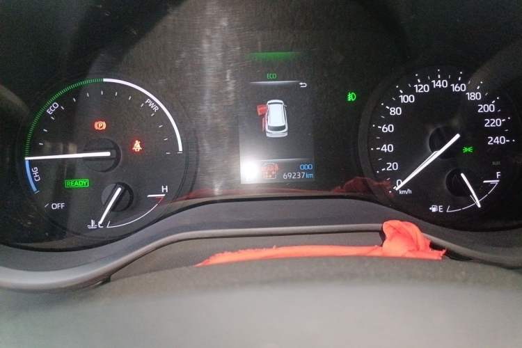 Used Toyota SIENNA 2021 2.5L Hybrid Premium Edition Odometer Close Up