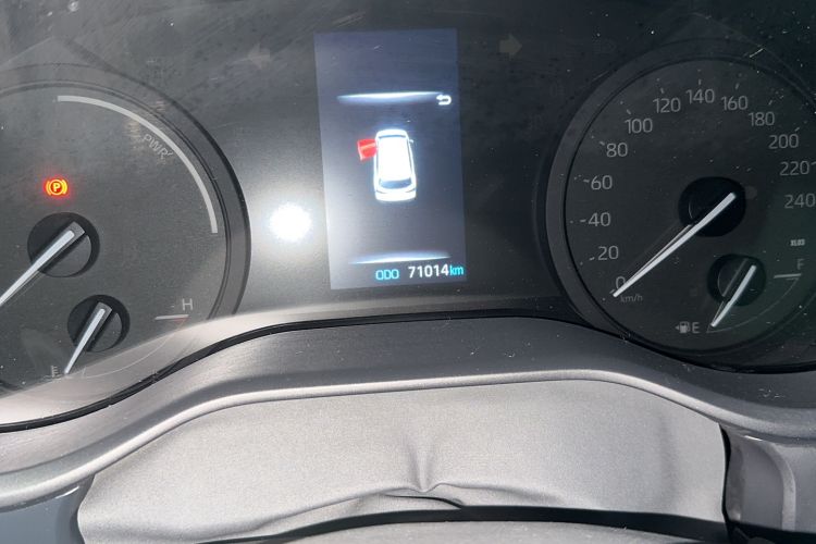 Used Toyota SIENNA 2021 2.5L Hybrid Premium Edition Odometer Close Up
