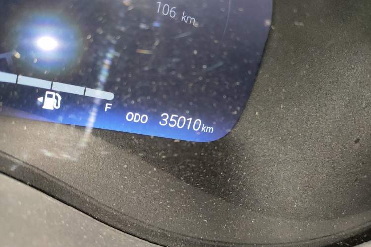 Used Toyota SIENNA 2021 2.5L Hybrid Platinum Edition Odometer Close Up