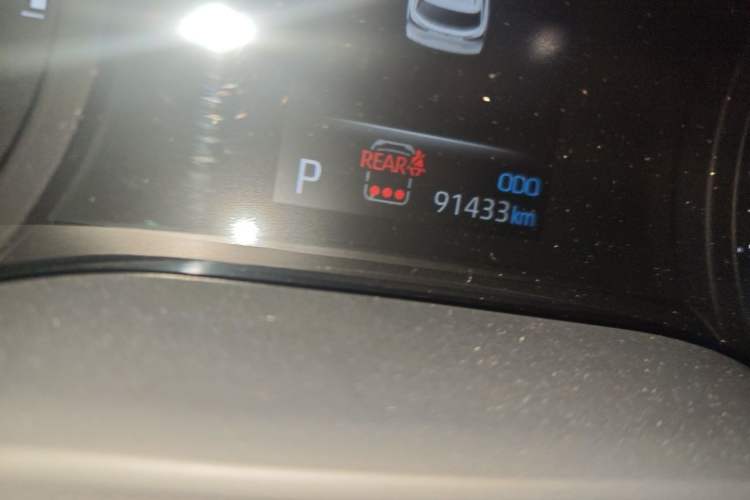 Used Toyota SIENNA 2021 2.5L Hybrid Luxury Edition Odometer Close Up