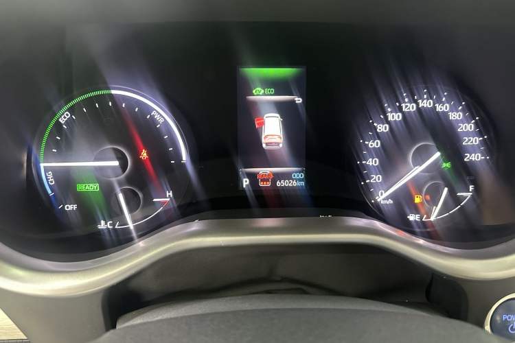 Used Toyota SIENNA 2021 2.5L Hybrid Comfort Edition Odometer Close Up