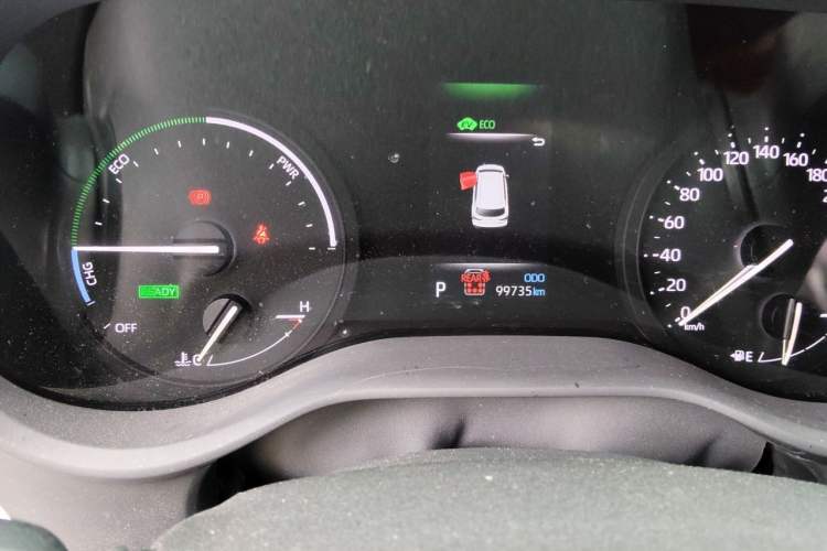 Used Toyota SIENNA 2021 2.5L Hybrid Premium Edition Odometer Close Up