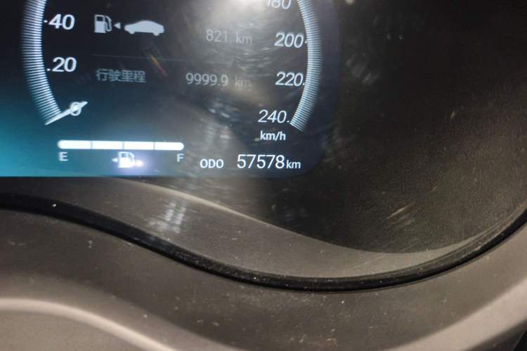 Used Toyota SIENNA 2021 2.5L Hybrid Ultimate Edition Odometer Close Up