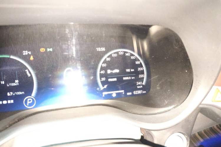 Used Toyota SIENNA 2021 2.5L Hybrid Platinum Edition Odometer Close Up