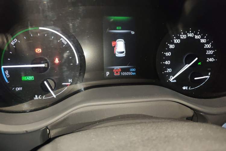 Used Toyota SIENNA 2021 2.5L Hybrid Premium Edition Odometer Close Up