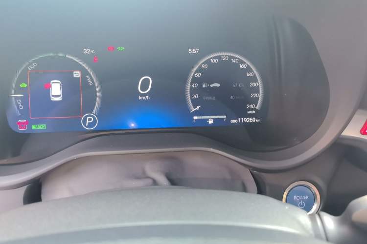Used Toyota SIENNA 2021 2.5L Hybrid Platinum Edition Odometer Close Up