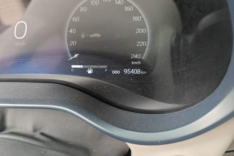 Used Toyota SIENNA 2021 2.5L Hybrid Platinum Edition Odometer Close Up
