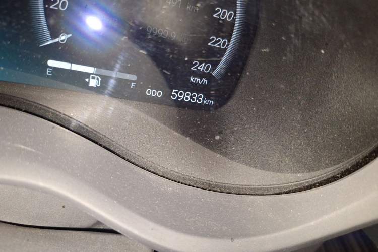 Used Toyota SIENNA 2021 2.5L Hybrid Platinum Edition Odometer Close Up