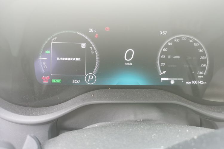 Used Toyota SIENNA 2021 2.5L Hybrid Platinum Edition Odometer Close Up
