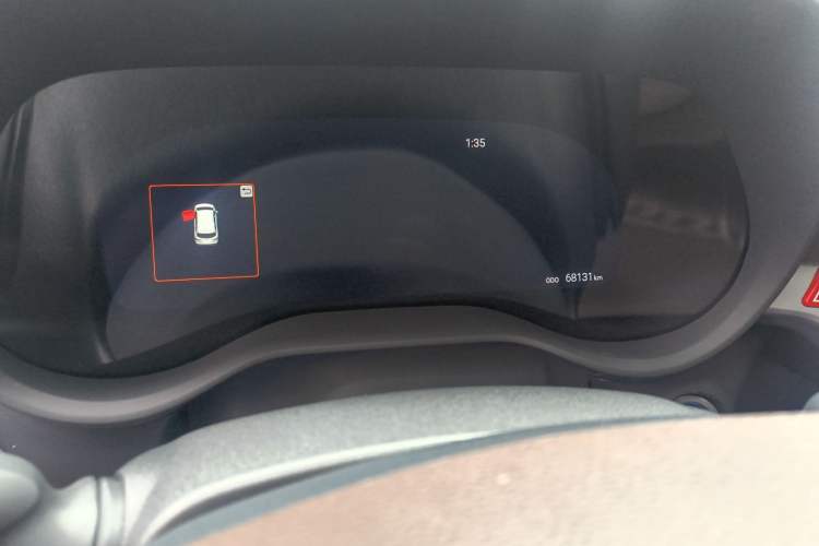 Used Toyota SIENNA 2021 2.5L Hybrid Platinum Edition Odometer Close Up
