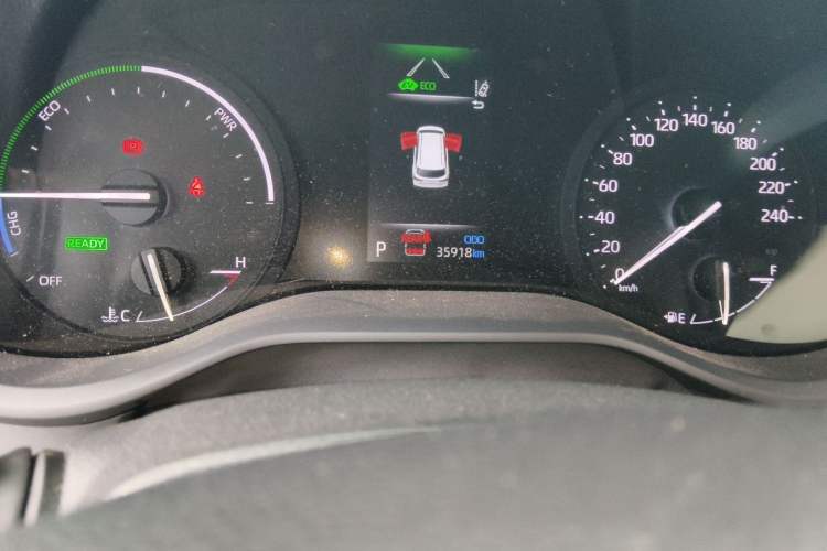 Used Toyota SIENNA 2021 2.5L Hybrid Comfort Edition Odometer Close Up