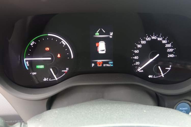 Used Toyota SIENNA 2021 2.5L Hybrid Premium Edition Odometer Close Up