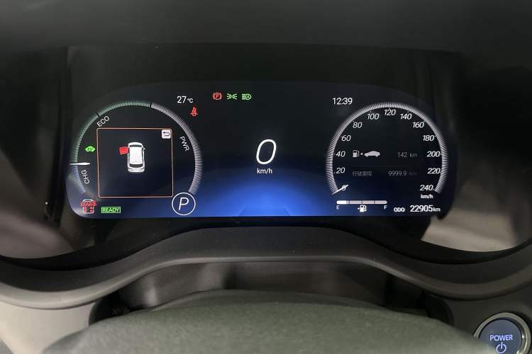 Used Toyota SIENNA 2021 2.5L Hybrid Platinum Edition Odometer Close Up