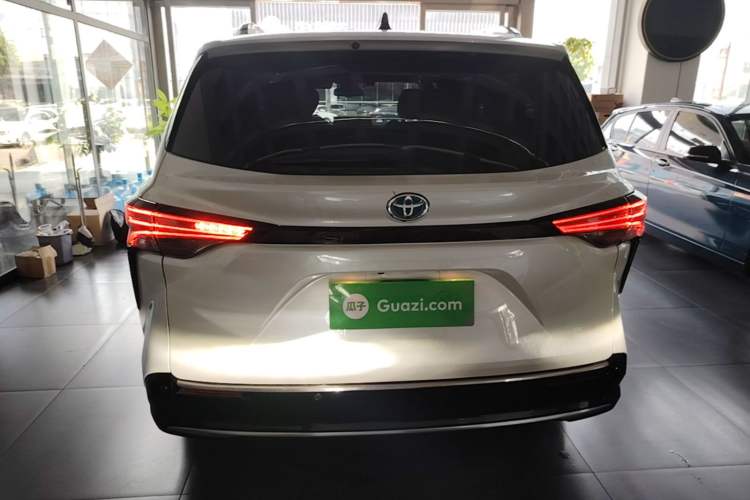 Used Toyota SIENNA 2021 2.5L Hybrid Premium Edition Rear