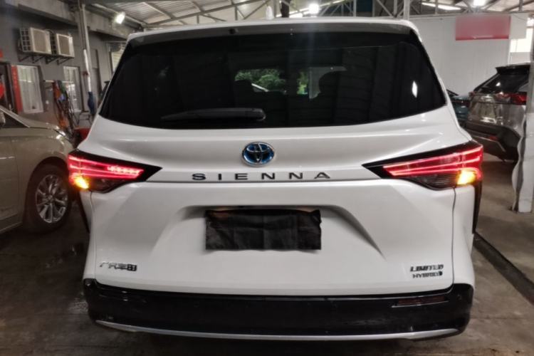Used Toyota SIENNA 2021 2.5L Hybrid Premium Edition Rear