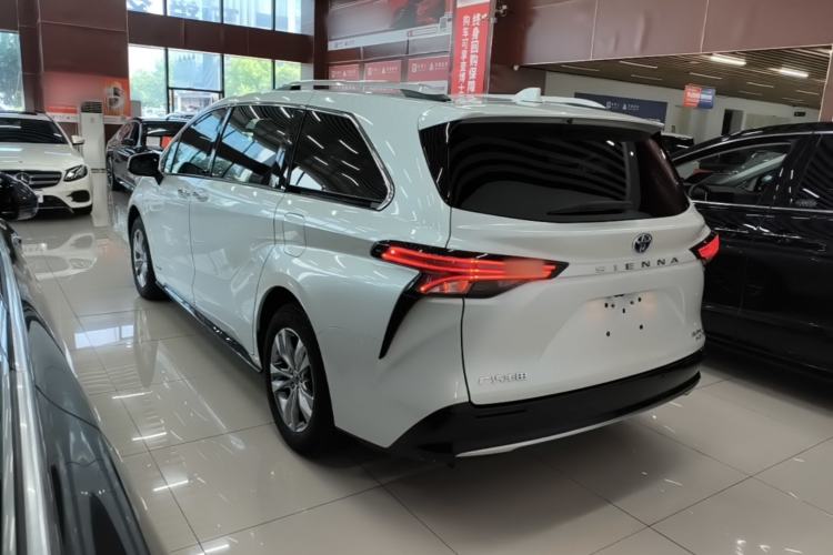 Used Toyota SIENNA 2021 2.5L Hybrid Platinum Edition Rear Left 45 Deg