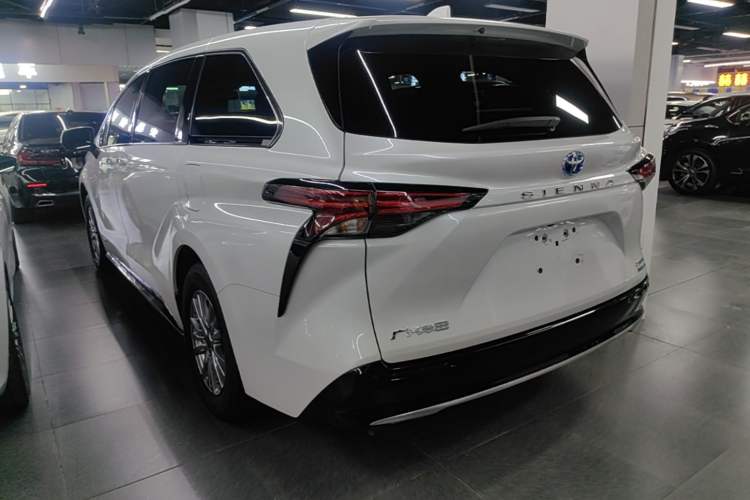 Used Toyota SIENNA 2021 2.5L Hybrid Premium Edition Rear Left 45 Deg