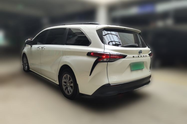 Used Toyota SIENNA  Rear Left 45 Deg