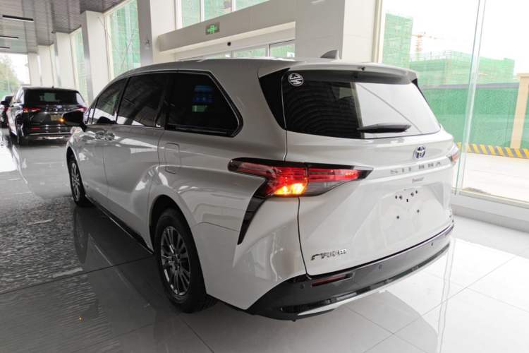Used Toyota SIENNA 2021 2.5L Hybrid Luxury Edition Rear Left 45 Deg
