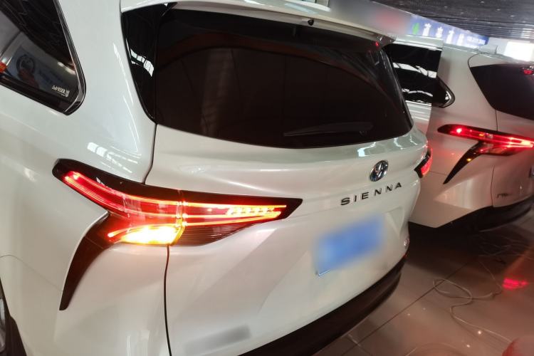 Used Toyota SIENNA 2021 2.5L Hybrid Premium Edition Rear