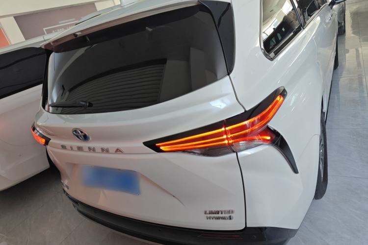 Used Toyota SIENNA 2021 2.5L Hybrid Premium Edition Rear