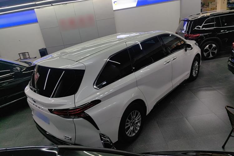 Used Toyota SIENNA 2021 2.5L Hybrid Premium Edition Rear Right 45 Deg