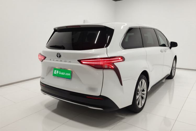 Used Toyota SIENNA 2021 2.5L Hybrid Premium Edition Rear Right 45 Deg