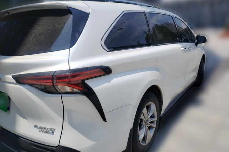 Used Toyota SIENNA 2021 2.5L Hybrid Platinum Edition Rear Right 45 Deg