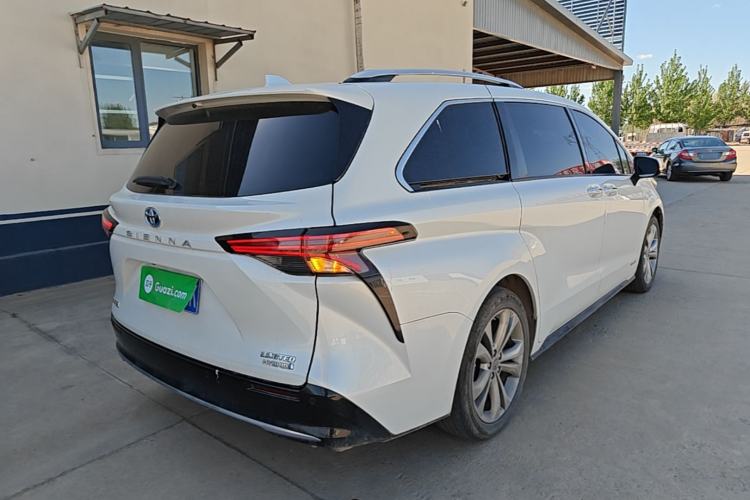 Used Toyota SIENNA 2021 2.5L Hybrid Premium Edition Rear Right 45 Deg