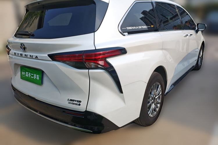 Used Toyota SIENNA 2021 2.5L Hybrid Premium Edition Rear Right 45 Deg