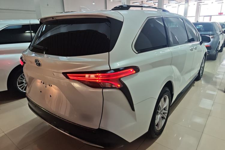Used Toyota SIENNA 2021 2.5L Hybrid Premium Edition Rear Right 45 Deg