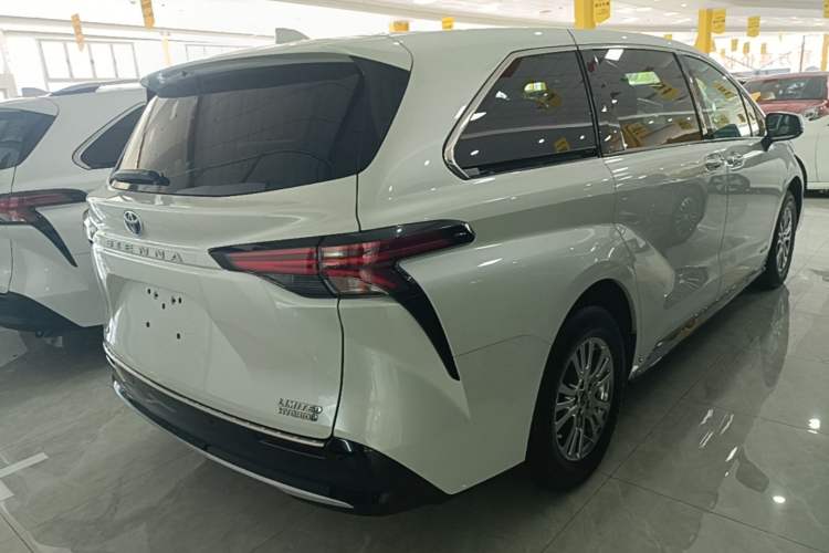 Used Toyota SIENNA 2021 2.5L Hybrid Premium Edition Rear Right 45 Deg