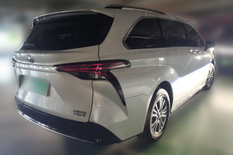 Used Toyota SIENNA 2021 2.5L Hybrid Premium Edition Rear Right 45 Deg