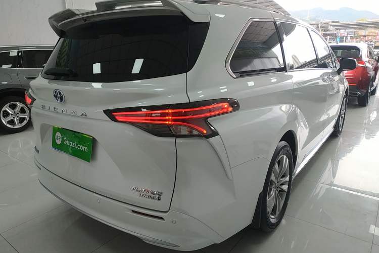 Used Toyota SIENNA 2021 2.5L Hybrid Platinum Edition Rear Right 45 Deg