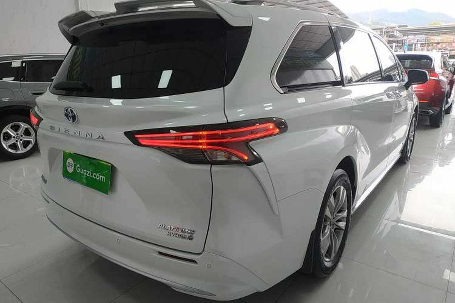 Used Toyota SIENNA 2021 2.5L Hybrid Platinum Edition Rear Right 45 Deg