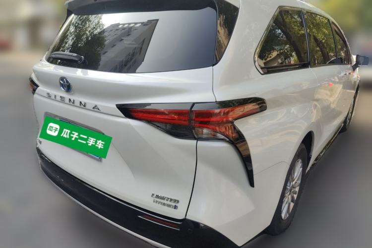 Used Toyota SIENNA 2021 2.5L Hybrid Premium Edition Rear Right 45 Deg