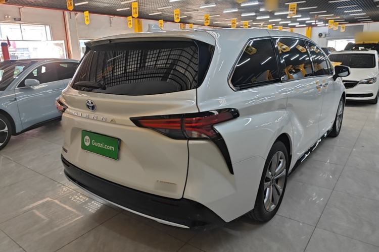 Used Toyota SIENNA 2021 2.5L Hybrid Premium Edition Rear Right 45 Deg