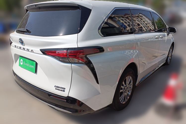 Used Toyota SIENNA 2021 2.5L Hybrid Premium Edition Rear Right 45 Deg