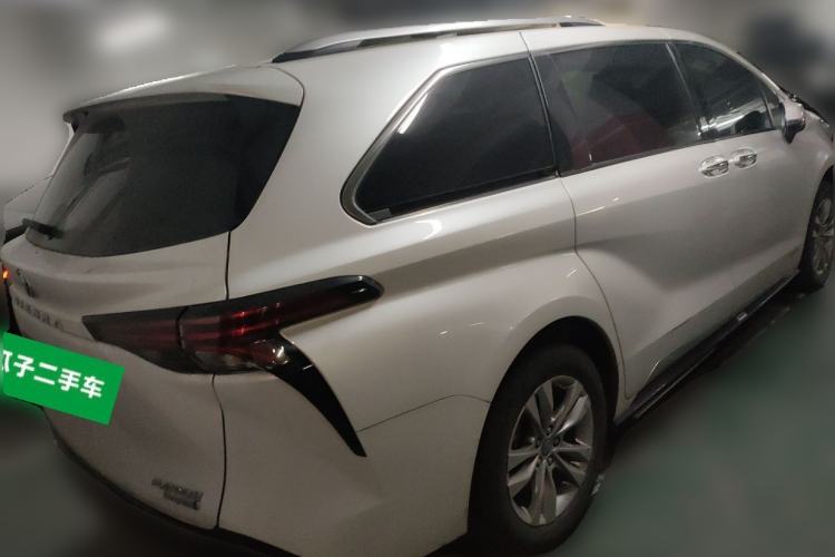 Used Toyota SIENNA 2021 2.5L Hybrid Platinum Edition Rear Right 45 Deg
